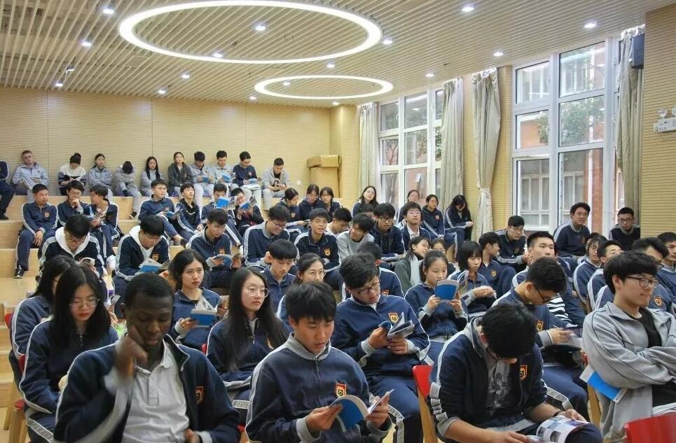西交利物浦大学招生官到访上海金苹果国际部.jpg