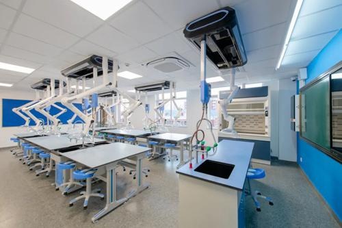 平湖卡迪夫学校实验室