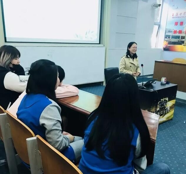 黄毓彬运用实例告诉同学们如何应对性骚扰.jpg