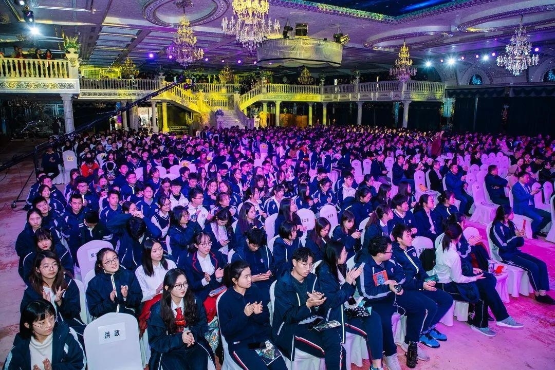 领科教育上海校区2019年度学术颁奖典礼.jpg