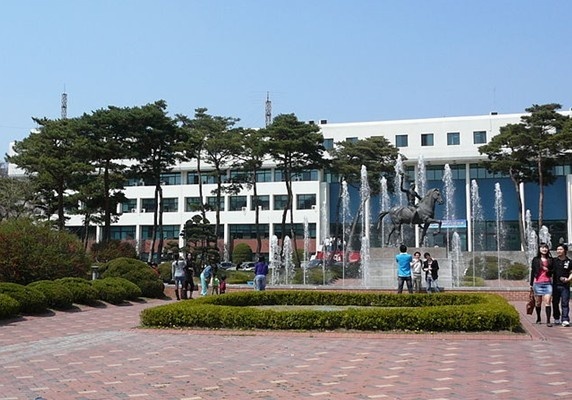 亚洲大学