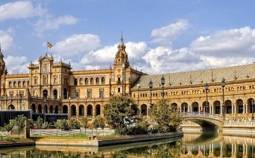 巴塞罗那自治大学