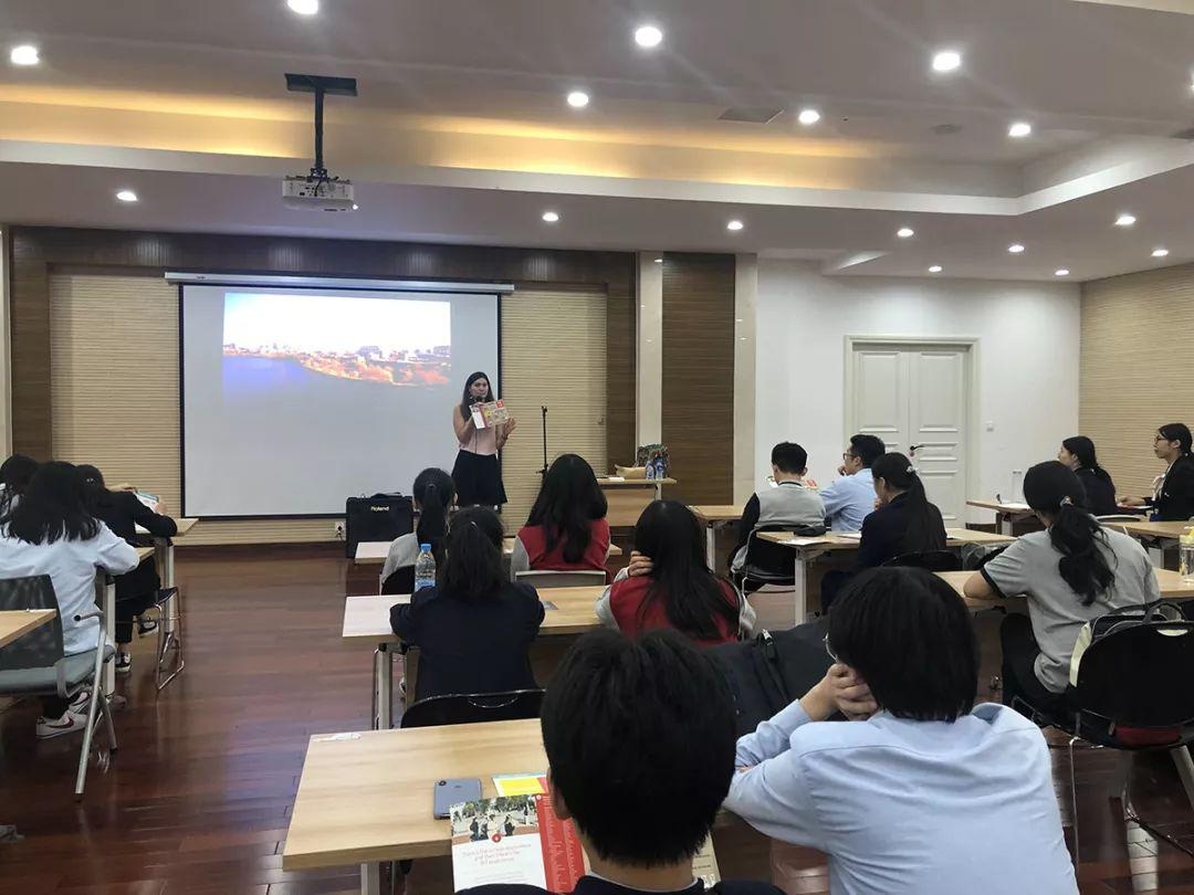 波士顿大学招生副主任来访上师大附二外国际部.jpg