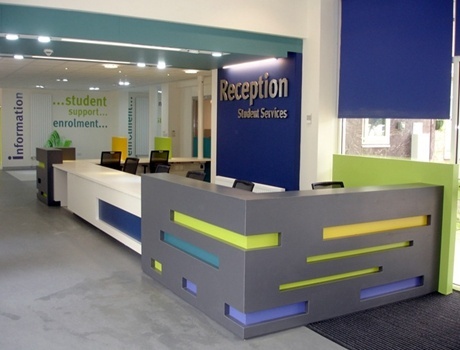 南泰因赛德学院