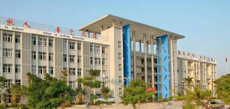 三亚市中学地址在哪里，哪个地区，哪个城市？