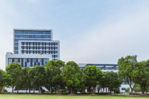 深圳福景外国语学校国际部学费贵不贵？