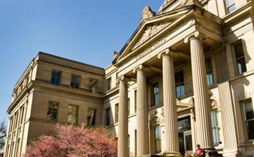 爱荷华大学