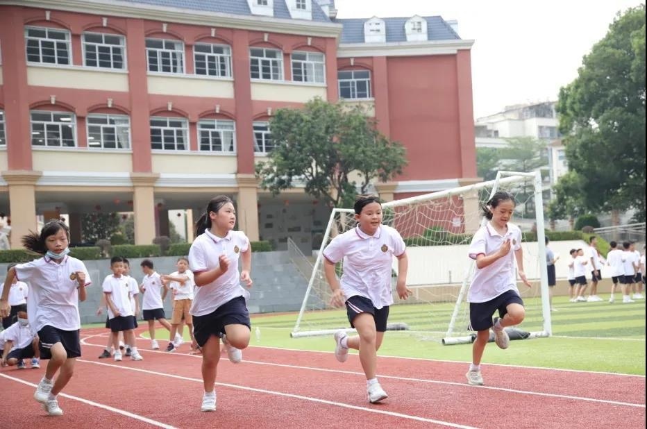 深圳市华美外国语学校