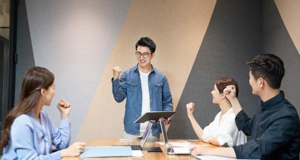 如何提升自己的说话气场