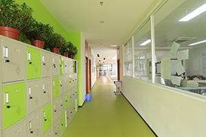 广州市育才实验香江国际部走廊