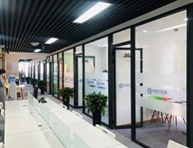 成都伯克列教育