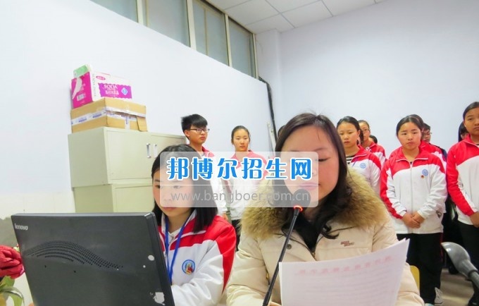 南充师范学校2016——2017学年度(下)期第四周朝会仪式成功举行