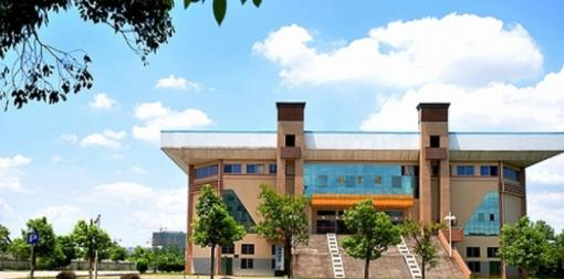 湖南科技大学潇湘学院是不是双大学？