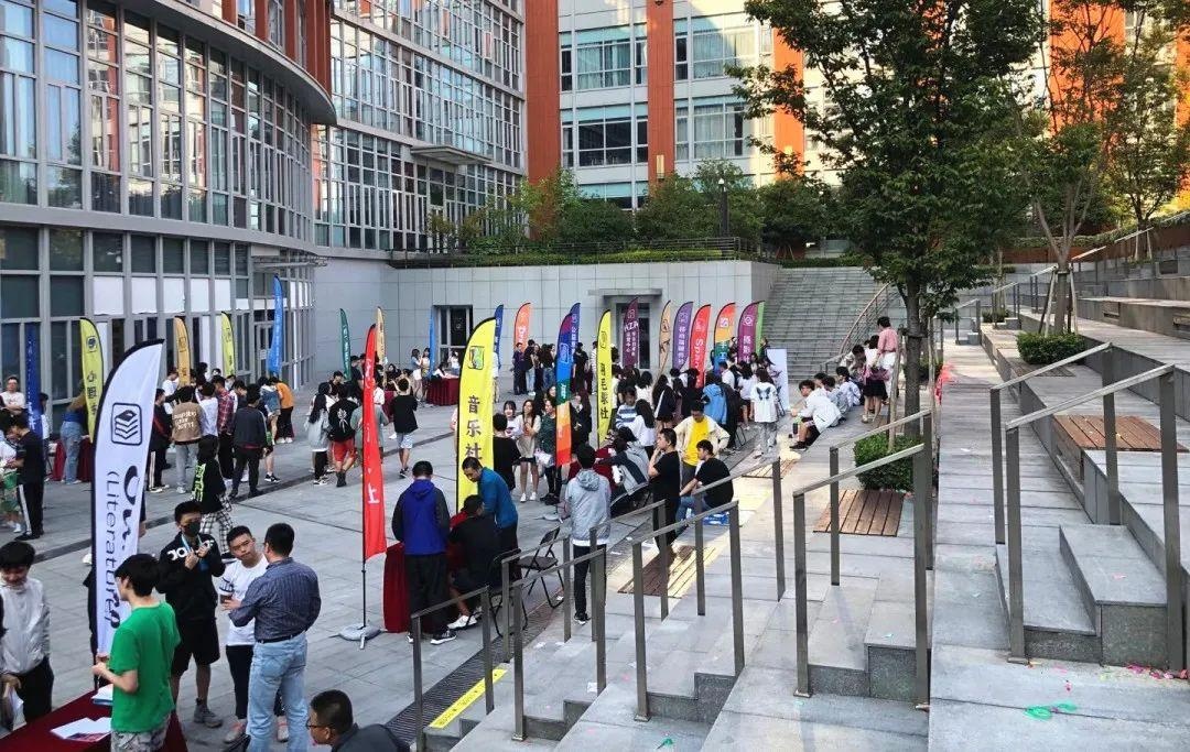华二紫竹国际学院2020年秋季学期社团招新现场.jpg