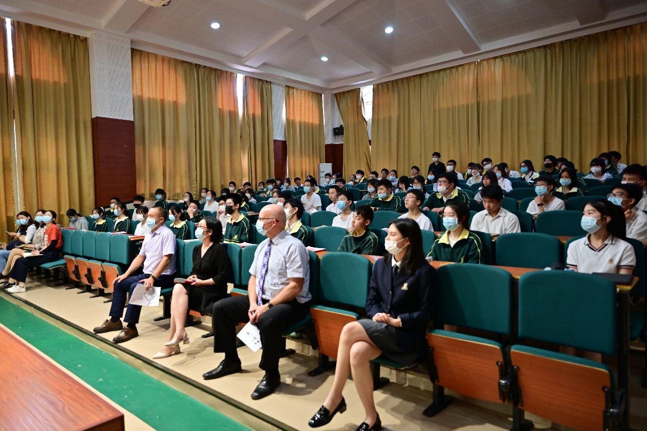 上海枫叶国际学校10年级基础班举行“升级”专题会议.jpg