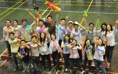 领科教育上海校区学生合影