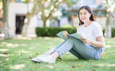 大学应届毕业生