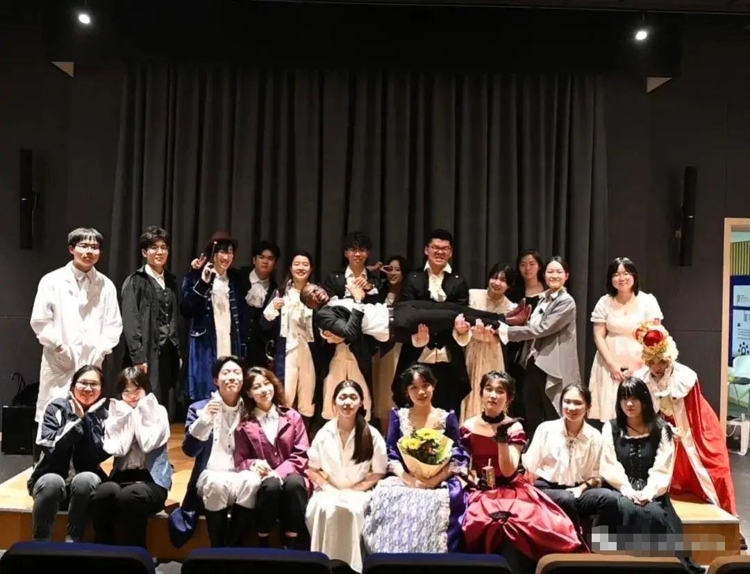 30位演员倾情演出音乐剧《汉密尔顿》.jpg