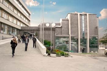 瓦尔纳自由大学