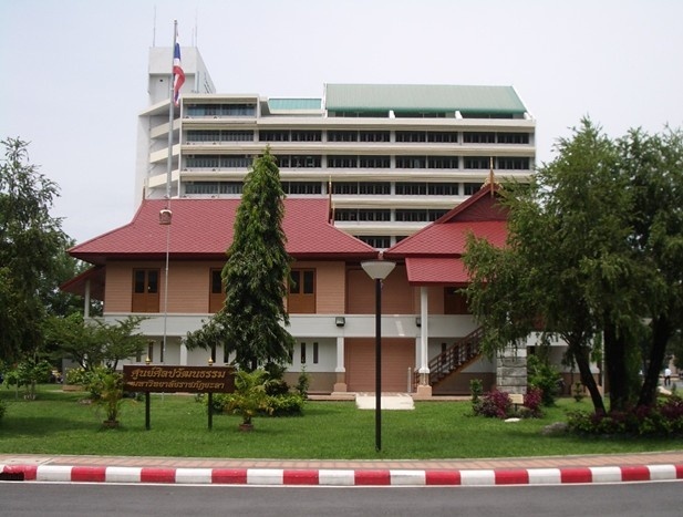 也拉皇家大学