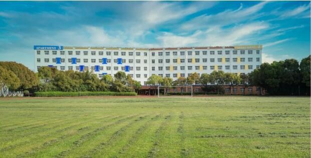 上海金苹果学校宿舍楼.jpg