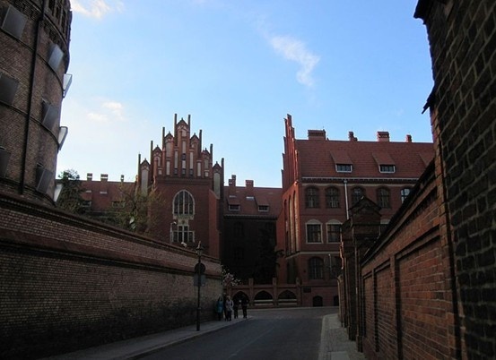 托伦哥白尼大学