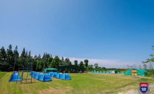 上海德英乐学院新生营地拓展活动.jpg