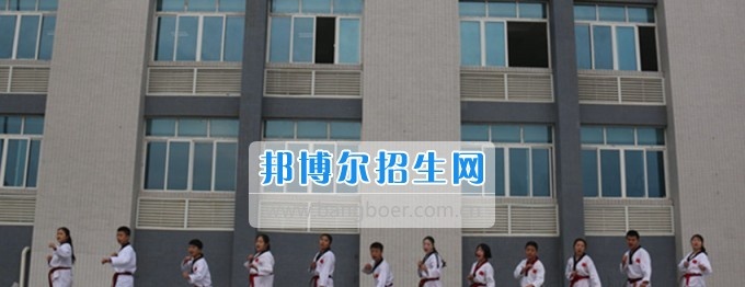 南充师范学校2016——2017学年度(下)期第三周朝会仪式成功举行