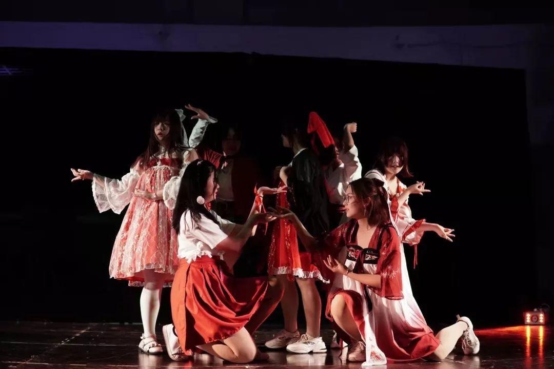 中加枫华国际学校Dance Show.jpg