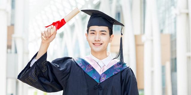 赴日留学