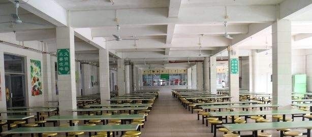 承德华中管理中专学校