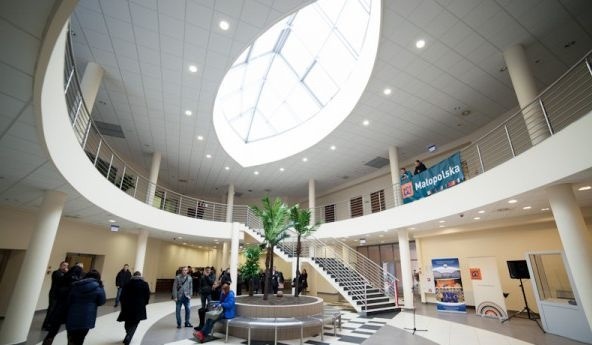 塔尔奴夫国立高等职业学校