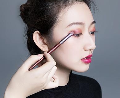 喜欢美、喜欢美睫的同学,想要更进一步学习美睫的美业人员,想提升美睫技术的人