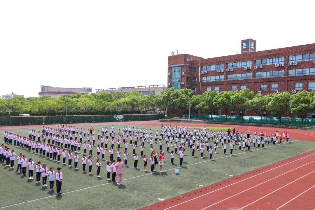 上海帕丁顿双语学校二年级少先队入队活动.jpg