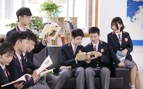 成都西雅美途外国语联合学校
