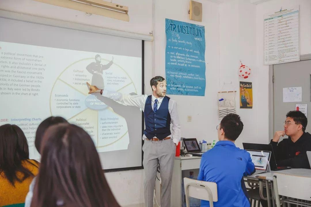 中加枫华国际学校社会学课堂.jpg