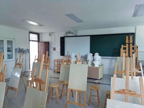 常州市平陵高级中学画室