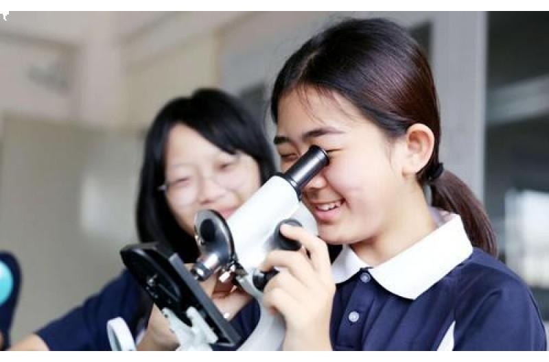 广州市番禺区剑桥郡加拿达外国语学校