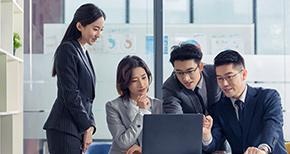 拥有强大的师资力量