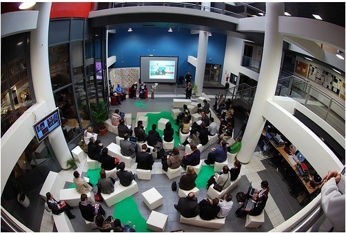 里爾高等商業(yè)學(xué)校