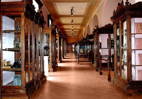 那不勒斯第二大学