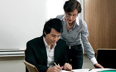 想学会出国后语言沟通和生活习惯的学员。