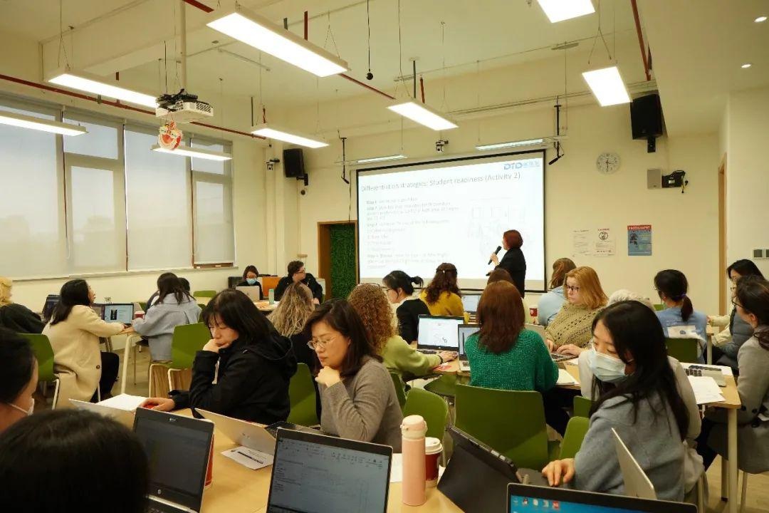 上海德英乐学院月度教师职业发展培训.jpg