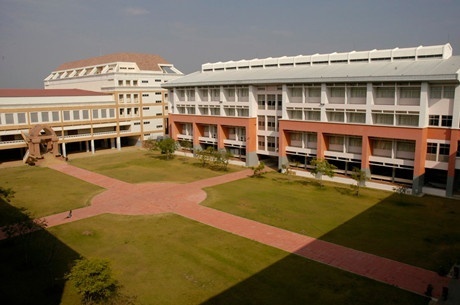 翁差瓦拉昆大学