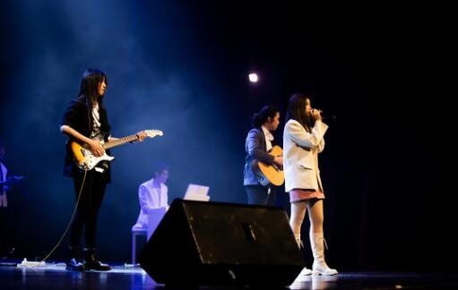 精彩表演.jpg
