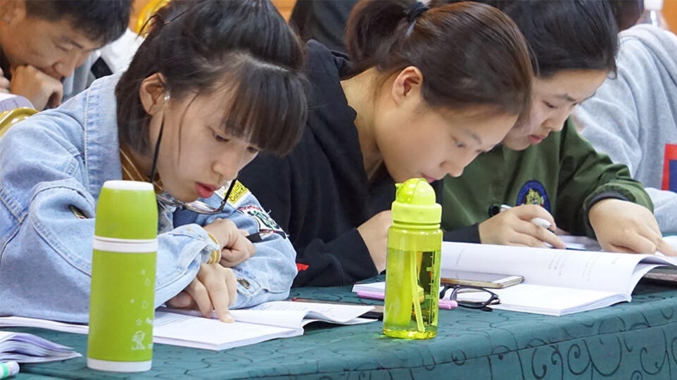 学生认真上课