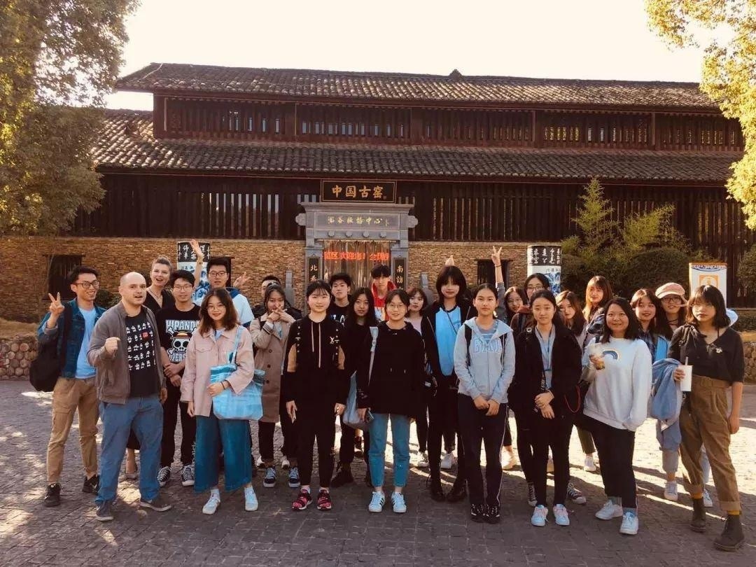 领科教育上海校区景德镇陶艺研学之旅.jpg