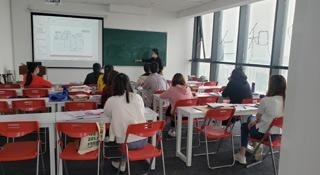 讲师上课