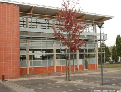里昂纺织与化工学院