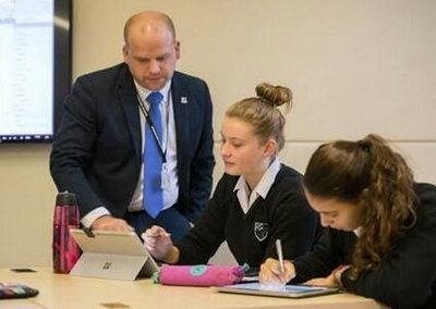 上海阿德科特学校学生可以到英国阿德科特学习吗？